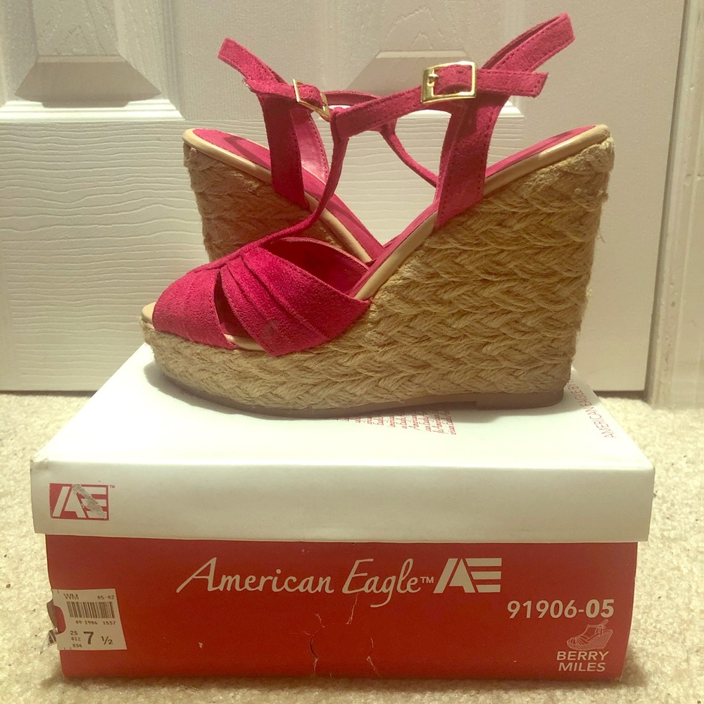 American Eagle by Payless Magenta Pink Wedges